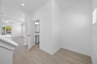 4731 W Trilby Ave in Tampa, FL - Building Photo - Building Photo