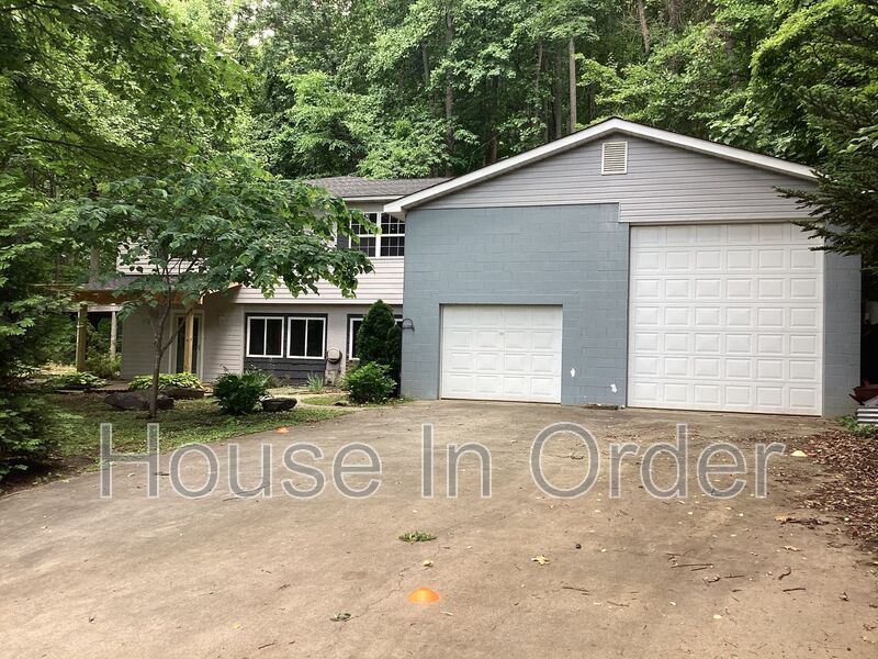 197 Maney Branch Rd in Weaverville, NC - Building Photo