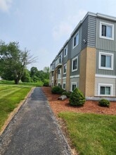 17 Mercury Dr in Londonderry, NH - Building Photo - Building Photo