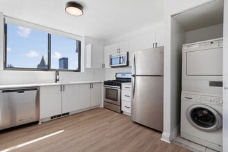 800 Sixth in Manhattan, NY - Building Photo - Interior Photo