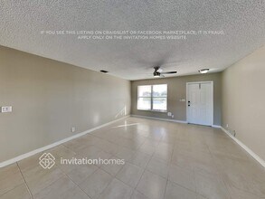 112 La Mancha Ave in Royal Palm Beach, FL - Foto de edificio - Building Photo