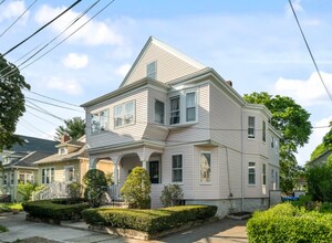 44 Greenleaf Ave, Unit 1 in Medford, MA - Building Photo - Building Photo