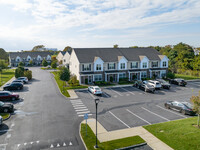 Foxgate at Islip in Central Islip, NY - Foto de edificio - Building Photo