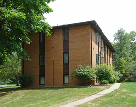 2301 Unity Ave N in Golden Valley, MN - Building Photo - Building Photo