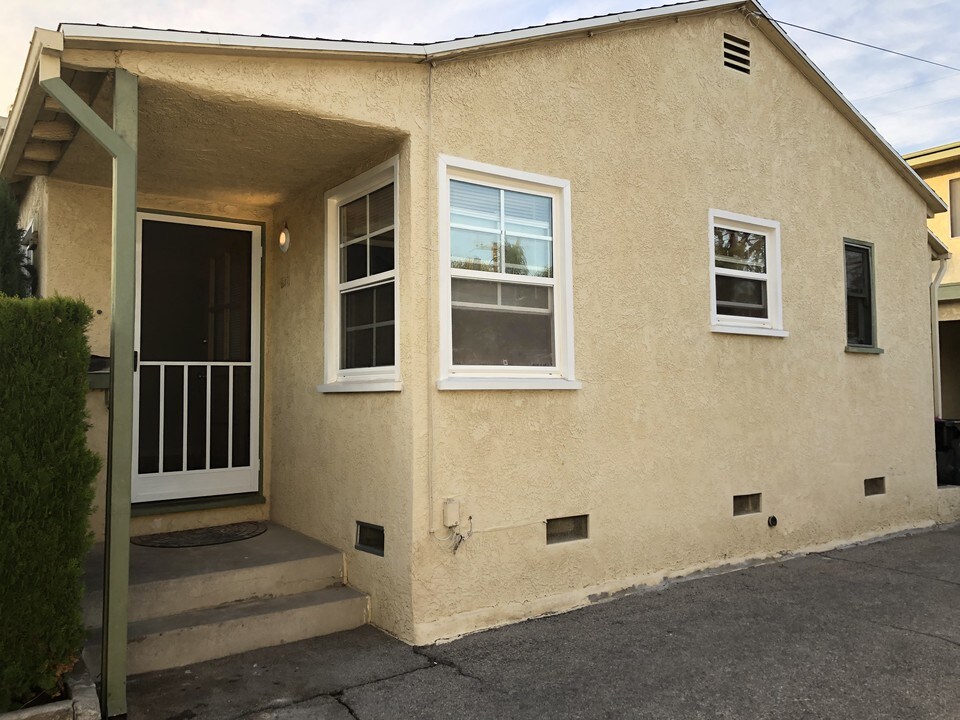 11471 Cumpston St, Unit 0 in Los Angeles, CA - Building Photo