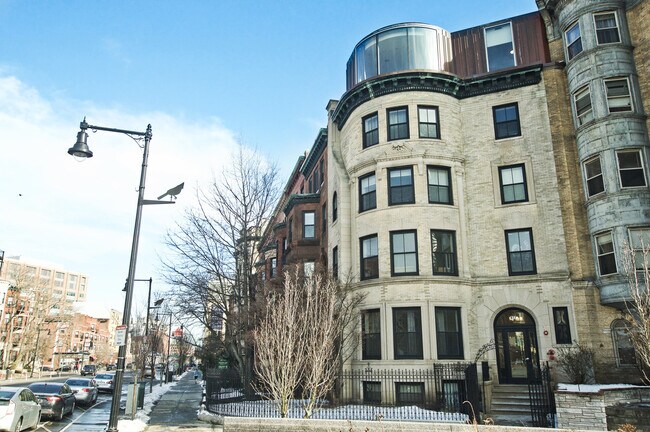 873 Beacon St, Unit 9 in Boston, MA - Foto de edificio - Building Photo