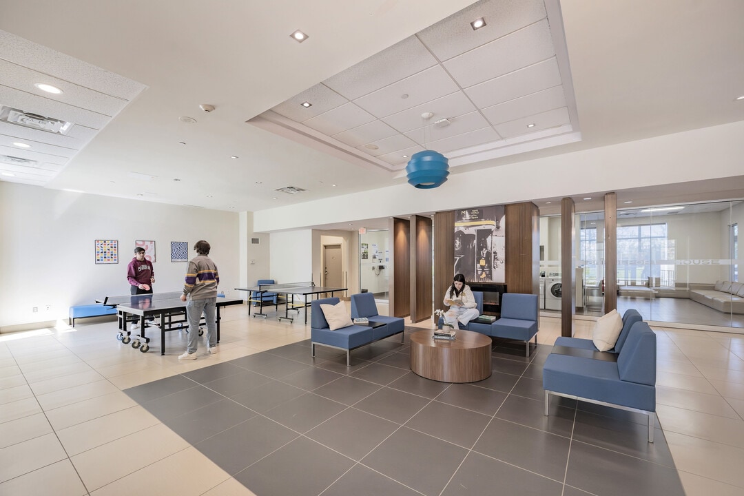 Bridgeport House in Waterloo, ON - Building Photo