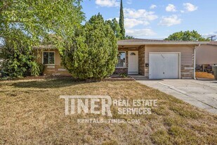 4053 Cornelia Way in North Highlands, CA - Building Photo