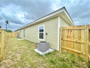 2200 N Vly Cir in La Feria, TX - Building Photo - Building Photo