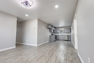 6038 Glenhurst Dr in Houston, TX - Building Photo - Building Photo