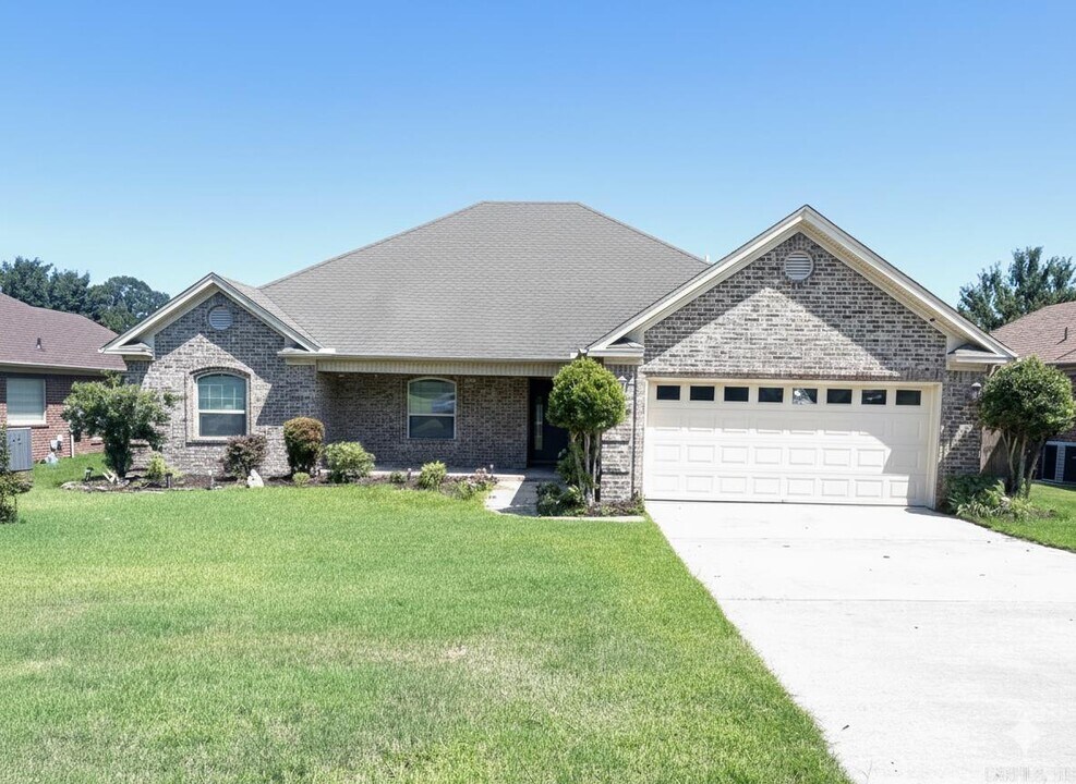 1808 Airborn Dr in Jacksonville, AR - Building Photo