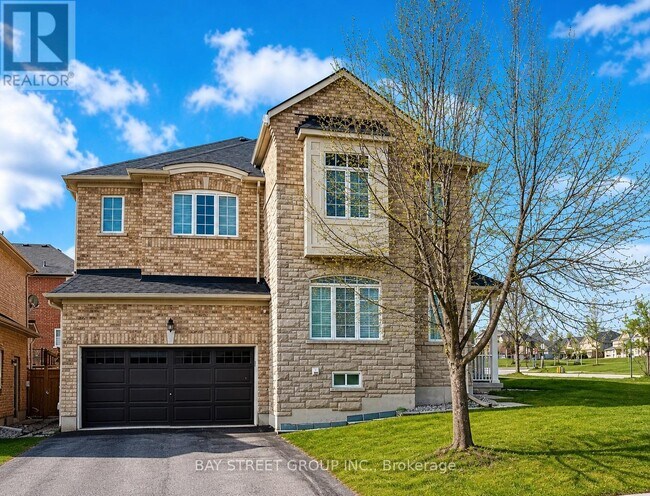 491 Mavrinac Blvd in Aurora, ON - Building Photo - Building Photo