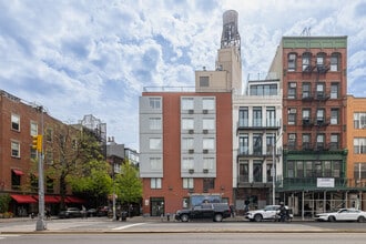 NYU Second Street Residence in New York, NY - Foto de edificio - Building Photo
