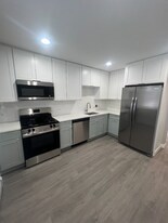 10457 Dearlove Rd, Unit 1B in Glenview, IL - Building Photo