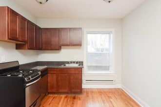 644 W Oakdale Ave, Unit A04C in Chicago, IL - Foto de edificio - Building Photo