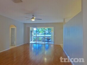 5811 28th St E in Bradenton, FL - Foto de edificio - Building Photo