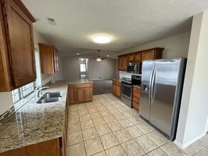 7800 Yankee Woods Dr in Lincoln, NE - Building Photo - Building Photo