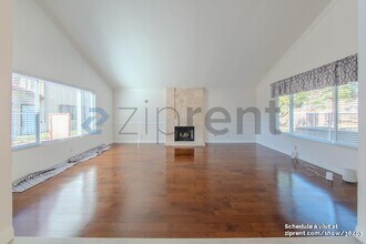 21101 Mill Ridge Dr in Santa Clarita, CA - Foto de edificio - Building Photo