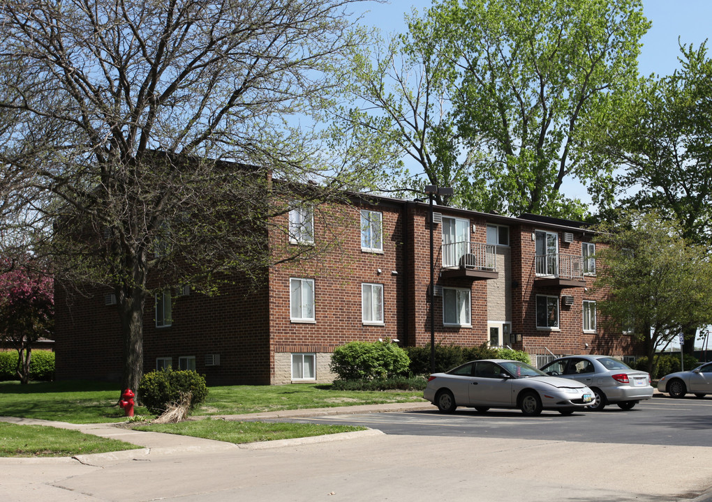 Oak Hill Village Apartments in Willoughby, OH - Building Photo