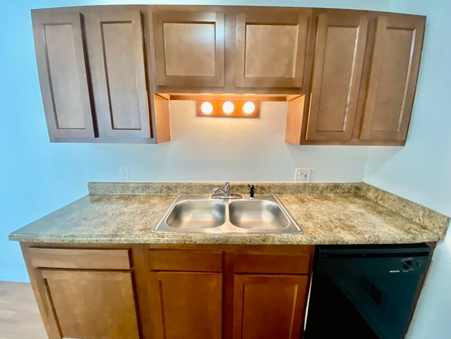 Greenway Park Apartments in Ann Arbor, MI - Building Photo - Building Photo