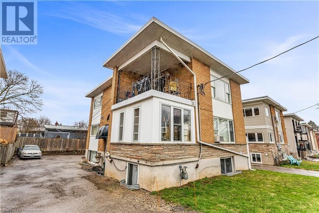 31 Southdale Ave in Kitchener, ON - Building Photo - Building Photo