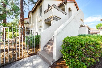 23395 La Crescenta, Unit D in Mission Viejo, CA - Building Photo - Building Photo