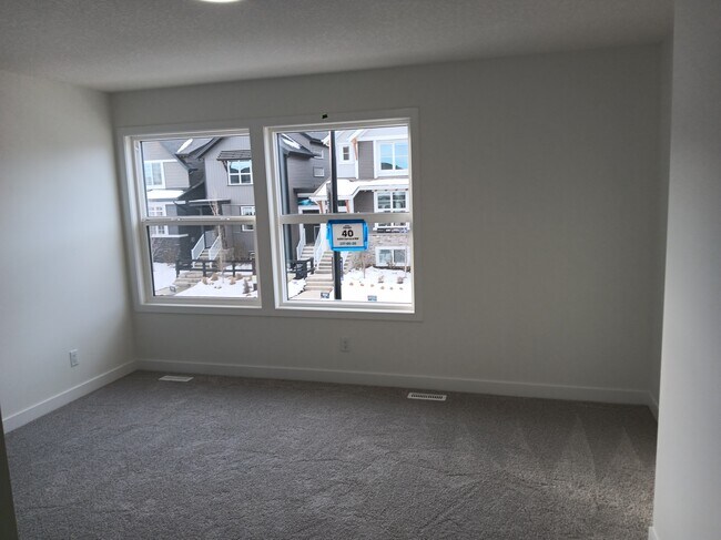 40 Edith Mews NW in Calgary, AB - Building Photo - Building Photo