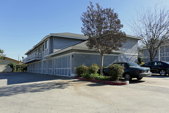 11th569 in Upland, CA - Foto de edificio - Building Photo