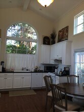 647 Seale Ave in Palo Alto, CA - Building Photo - Building Photo