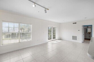 4336 Bayside Village Dr in Tampa, FL - Building Photo - Building Photo