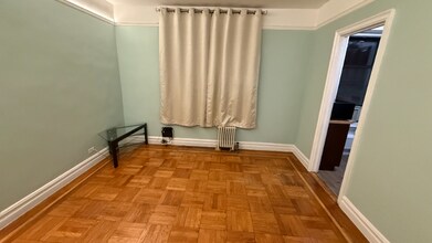 221 E 76th St in New York, NY - Building Photo - Building Photo