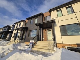8008 Cedric Mah Rd in Edmonton, AB - Building Photo