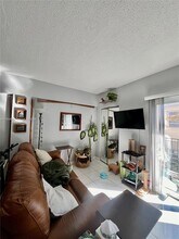 1960 Marseille Dr, Unit 204 in Miami Beach, FL - Foto de edificio - Building Photo