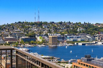 745 Bellevue Ave E in Seattle, WA - Building Photo - Building Photo