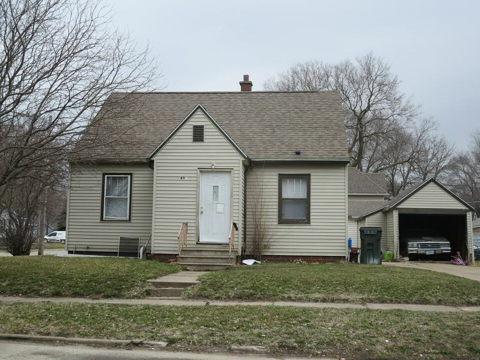 401 Courtland St in Waterloo, IA - Building Photo