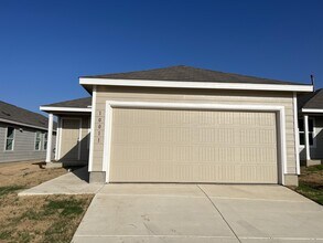 10011 Leeds Wheel in San Antonio, TX - Building Photo - Building Photo