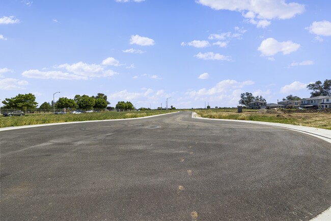 Stoneridge South by D.R. Horton Stoneridge S in Merced, CA - Building Photo - Building Photo