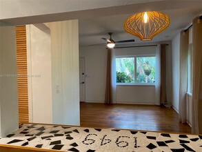 2811 SW 35th Ave in Miami, FL - Building Photo - Building Photo