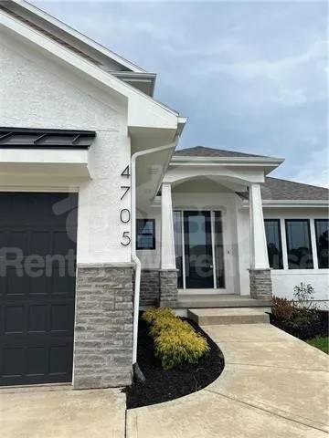 4705 NE Freehold Dr in Lee's Summit, MO - Building Photo - Building Photo