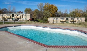 Gene Field Apartments in St. Joseph, MO - Building Photo - Building Photo