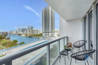 2602 E Hallandale Beach Blvd in Hallandale Beach, FL - Building Photo - Building Photo