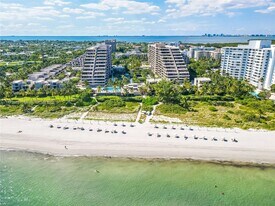 251 Crandon Blvd in Key Biscayne, FL - Building Photo