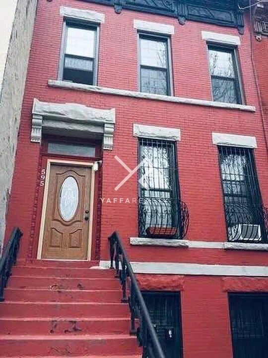 595 Lexington Ave in Brooklyn, NY - Building Photo