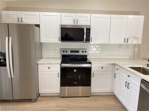 4180 Looking Glass Ln in Naples, FL - Building Photo - Building Photo