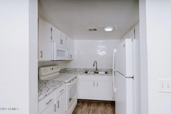 2690 N 43rd Ave in Phoenix, AZ - Building Photo - Building Photo