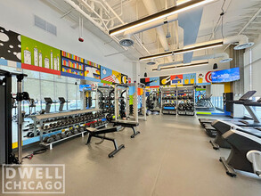 630 N May St, Unit 2 in Chicago, IL - Foto de edificio - Building Photo