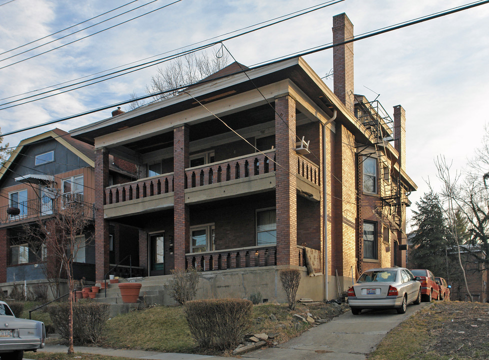 2366 St James Ave in Cincinnati, OH - Building Photo