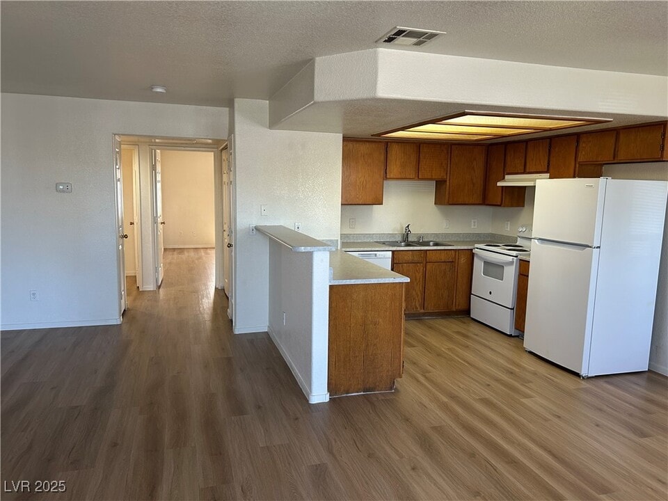 6553 McRae Ave in Las Vegas, NV - Building Photo