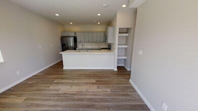 5327 E Falls View Dr in San Diego, CA - Building Photo - Building Photo