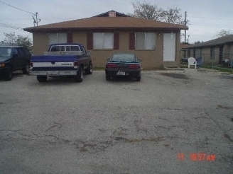 11106 Baywood St in San Antonio, TX - Building Photo